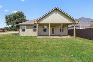 506 N Waco St, Giddings, TX 78942 - Photo 15