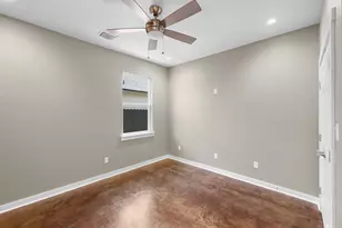 506 N Waco St, Giddings, TX 78942 - Photo 13