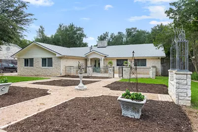 1102 N Avenue F Avenue, Elgin, TX 78621 - Photo 3