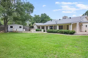 1102 N Ave F Ave, Elgin, TX 78621 - Photo 7