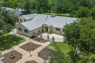 1102 N Ave F Ave, Elgin, TX 78621 - Photo 1