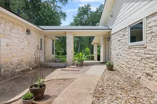 1102 N Ave F Ave, Elgin, TX 78621 - Photo 5