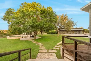 746 Trail Rock Dr, Johnson City, TX 78636 - Photo 15