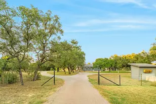 746 Trail Rock Dr, Johnson City, TX 78636 - Photo 3