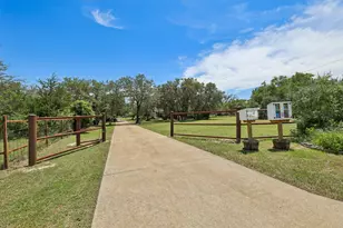 136 Thoroughbred Trace, Liberty Hill, TX 78642 - Photo 31