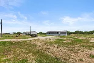 305 Blue Quail St, Dale, TX 78616 - Photo 5