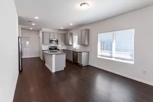 225 Clearlake Dr, Hutto, TX 78634 - Photo 7