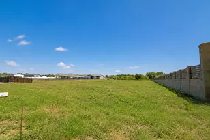 156 Rancho Linda Dr, Lockhart, TX 78644 - Photo 1