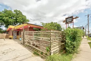 2705 E 2nd St, Austin, TX 78702 - Photo 33