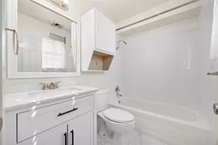 1110 W 22nd St, Austin, TX 78705 - Photo 15