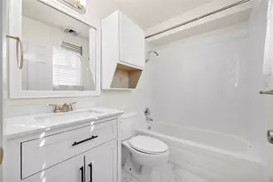 1110 W 22nd St, Austin, TX 78705 - Photo 15