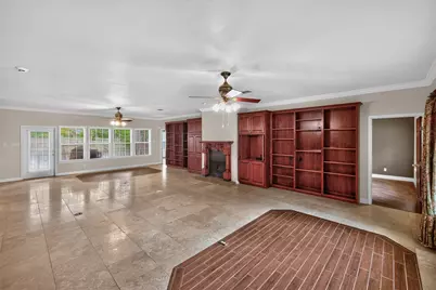 421 W Market Street, Lockhart, TX 78644 - Photo 7