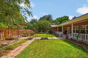 421 W Market St, Lockhart, TX 78644 - Photo 37