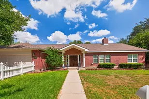 421 W Market St, Lockhart, TX 78644 - Photo 1