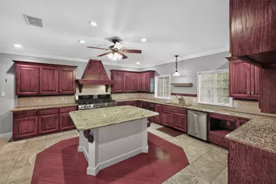 421 W Market Street, Lockhart, TX 78644 - Photo 17