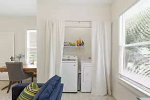 911 E 37th St, Austin, TX 78705 - Photo 25