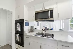 911 E 37th St, Austin, TX 78705 - Photo 15
