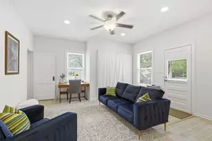 911 E 37th St, Austin, TX 78705 - Photo 23