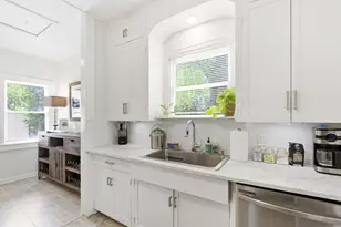 911 E 37th St, Austin, TX 78705 - Photo 13