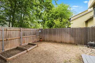 512 Eberhart Ln, Austin, TX 78745 - Photo 25