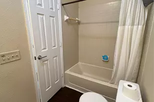 915 W 22nd 1/2 St, Austin, TX 78705 - Photo 9