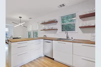 2405 E 8th Street N, Austin, TX 78702 - Photo 9
