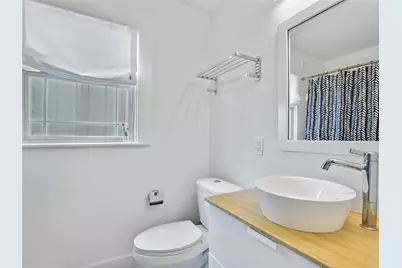2405 E 8th Street N, Austin, TX 78702 - Photo 15