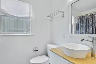 2405 E 8th Street N, Austin, TX 78702 - Photo 15