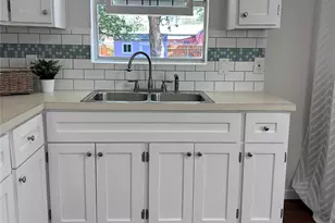 1702 Willow St, Austin, TX 78702 - Photo 11