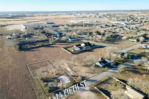 1414 Fifth St, Lockhart, TX 78644 - Photo 1