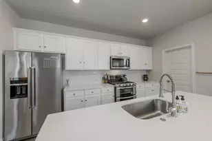 7915 Mellencamp Dr, Austin, TX 78744 - Photo 9