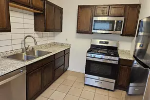 105 W Ila St, Elgin, TX 78621 - Photo 3