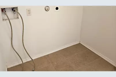 105 W Ila Street #B, Elgin, TX 78621 - Photo 11