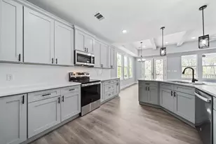 106 Halawa Ct, Bastrop, TX 78602 - Photo 5