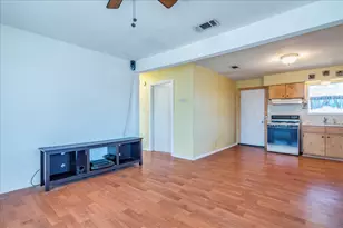 2512 E 9th St, Austin, TX 78702 - Photo 13