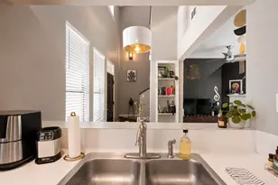 611 E 45th St, Austin, TX 78751 - Photo 15