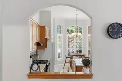 409 E Austin Avenue, Round Rock, TX 78664 - Photo 11