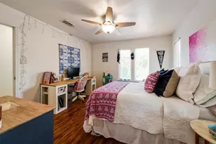 201 E 35th St, Austin, TX 78705 - Photo 15