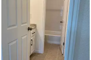 201 E 35th St, Austin, TX 78705 - Photo 21