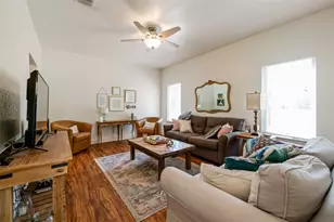 201 E 35th St, Austin, TX 78705 - Photo 5