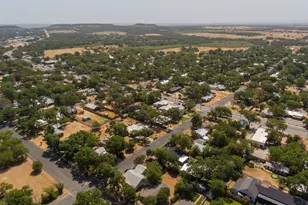 611 N Adams St, Fredericksburg, TX 78624 - Photo 35