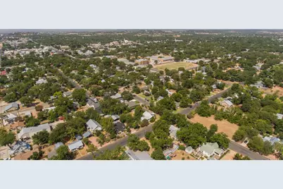 611 N Adams Street, Fredericksburg, TX 78624 - Photo 33