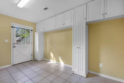 710 Gresham Street, Smithville, TX 78957 - Photo 15