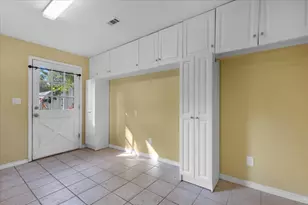 710 Gresham St, Smithville, TX 78957 - Photo 15