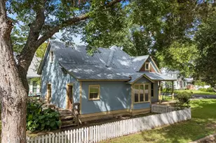 710 Gresham St, Smithville, TX 78957 - Photo 31