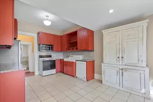 710 Gresham St, Smithville, TX 78957 - Photo 11