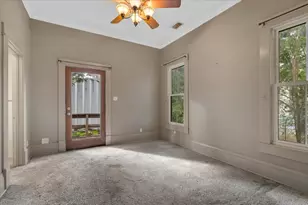 710 Gresham St, Smithville, TX 78957 - Photo 17