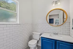 2720 Oak Springs Dr, Austin, TX 78702 - Photo 11