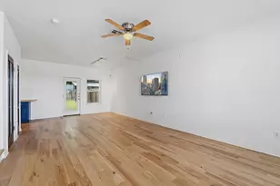 2720 Oak Springs Dr, Austin, TX 78702 - Photo 5