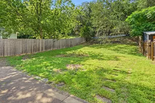 2720 Oak Springs Dr, Austin, TX 78702 - Photo 21